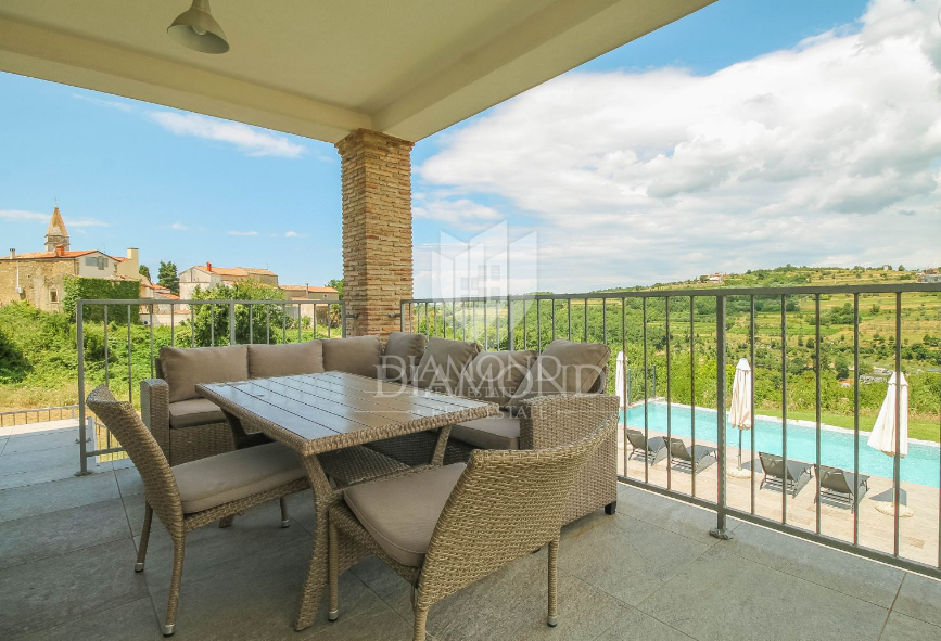 Istria, Momiano - bellissima villa con piscina in costruzione! 