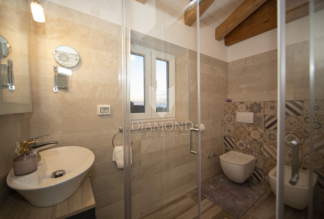 Istria, Momiano - bellissima villa con piscina in costruzione! 