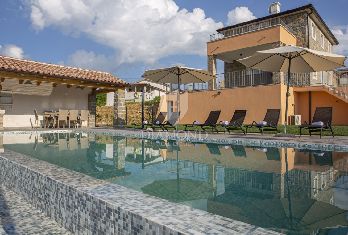 Istria, Momiano - bellissima villa con piscina in costruzione! 