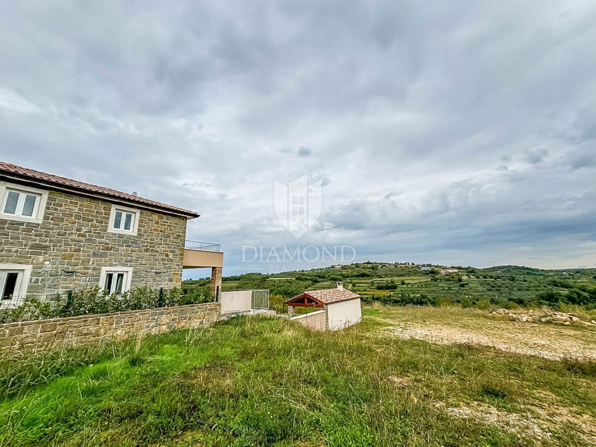 Istria, Momiano - bellissima villa con piscina in costruzione! 