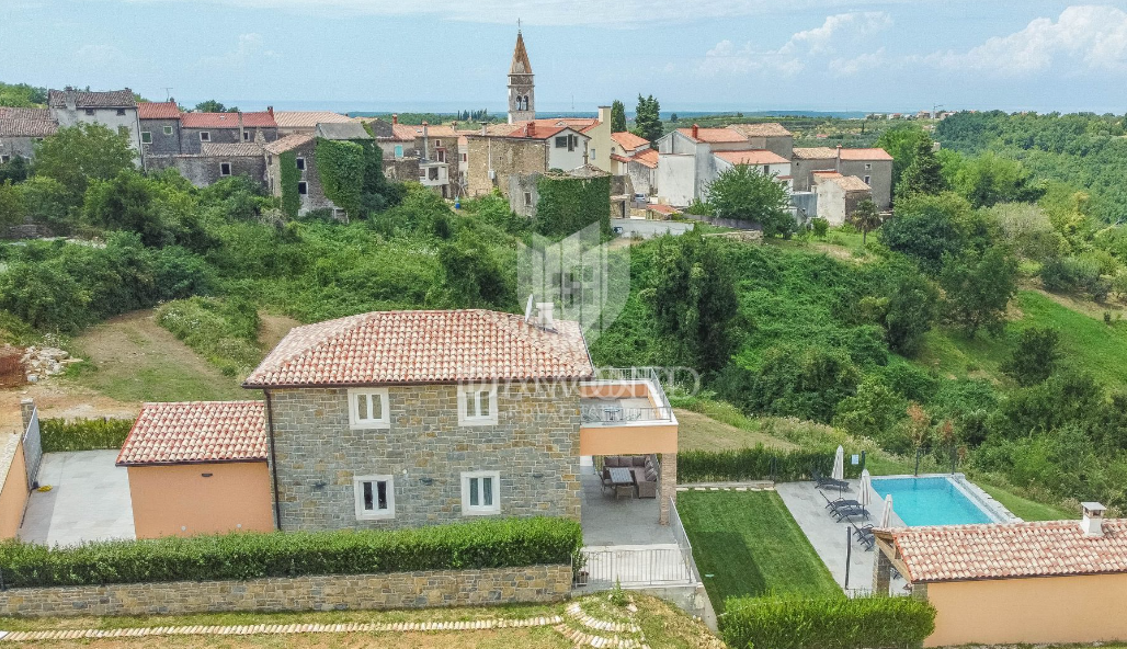 Istria, Momiano - bellissima villa con piscina in costruzione! 