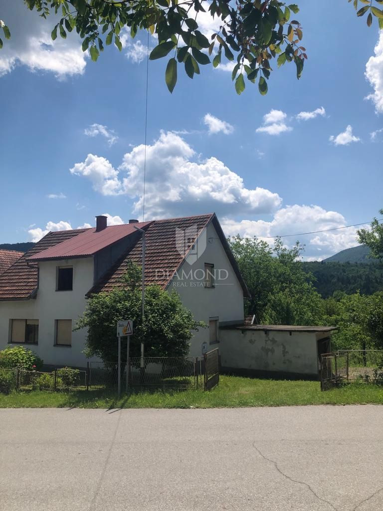 Una grande casa a Lukovdol, vicino a Vrbovsko