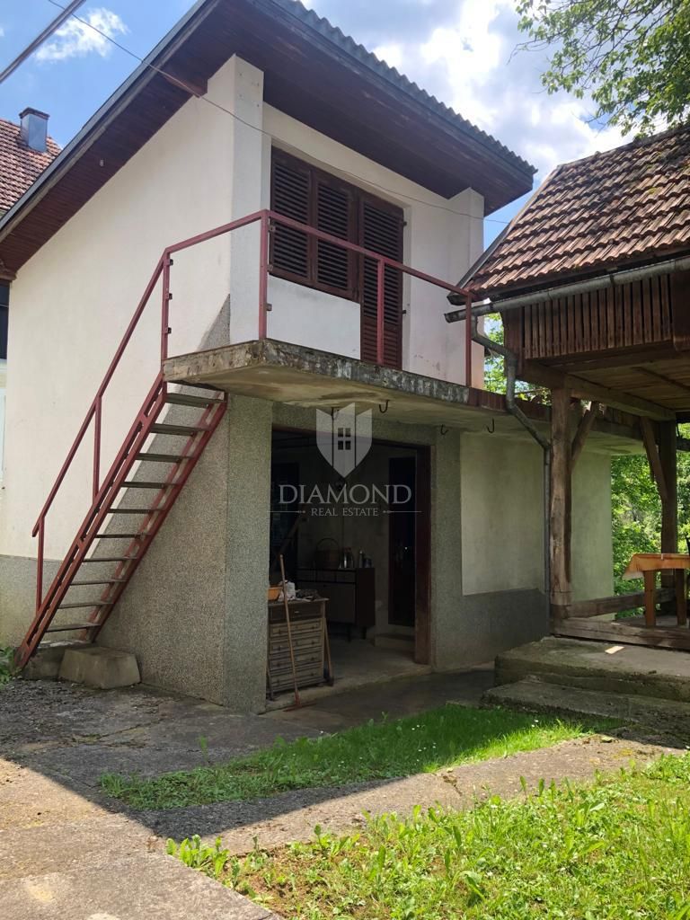 Una grande casa a Lukovdol, vicino a Vrbovsko