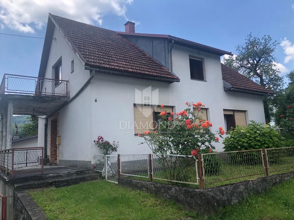 Una grande casa a Lukovdol, vicino a Vrbovsko