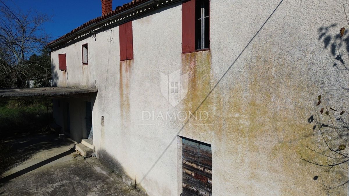 Casa da adattare con terreno di 30.000 mq