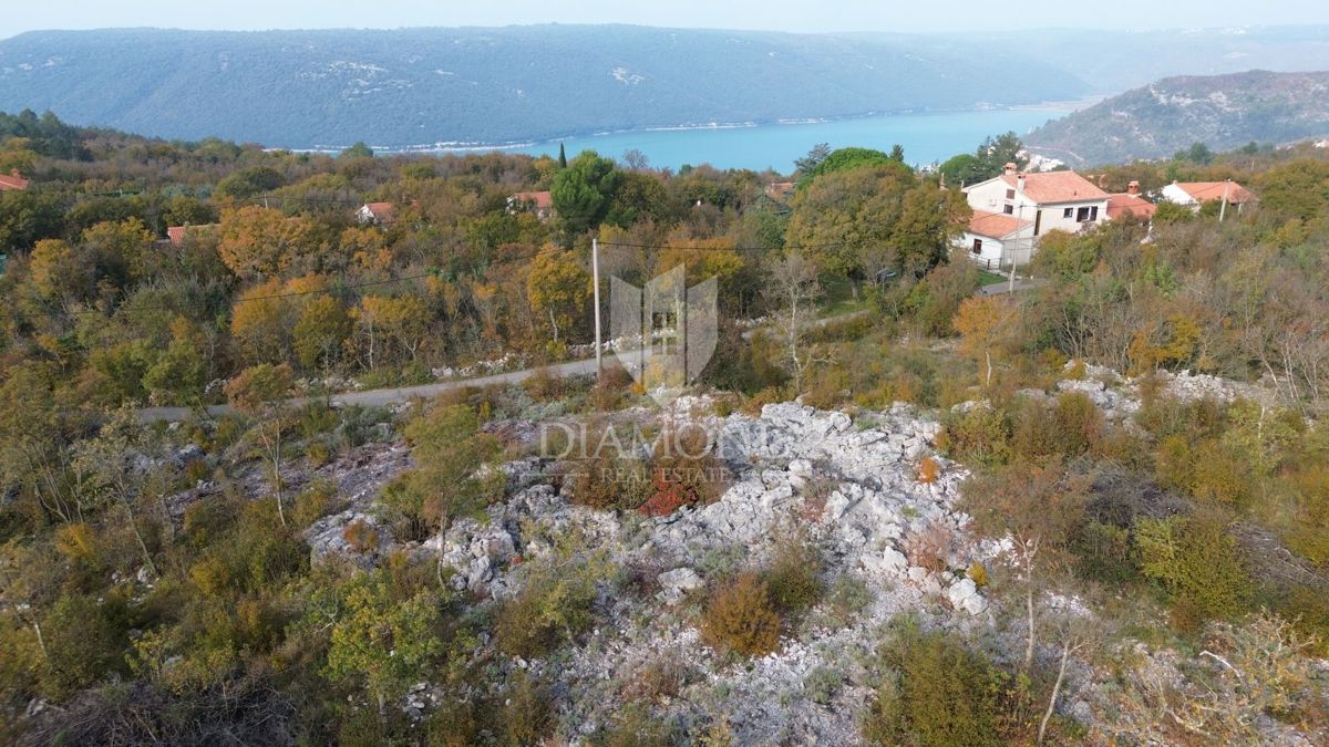 Ottimo terreno edificabile a 500 metri dal mare