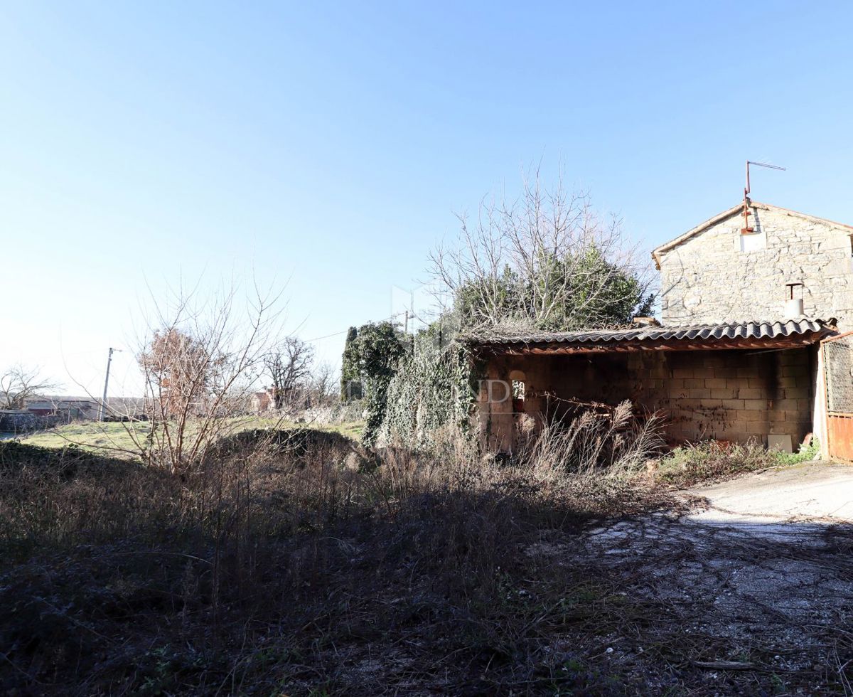 Višnjan, Dintorni – Casa in Pietra Istriana