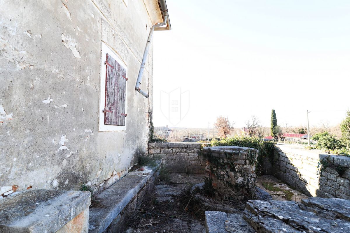 Višnjan, Dintorni – Casa in Pietra Istriana