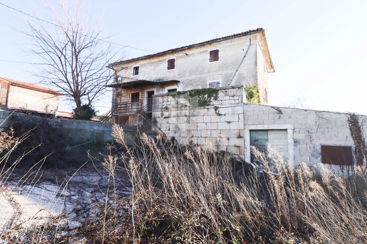 Višnjan, Dintorni – Casa in Pietra Istriana