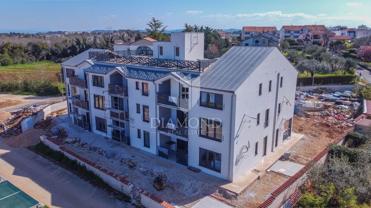 Istria, Umago, appartamento con giardino a 300 m dal mare e dalla spiaggia!