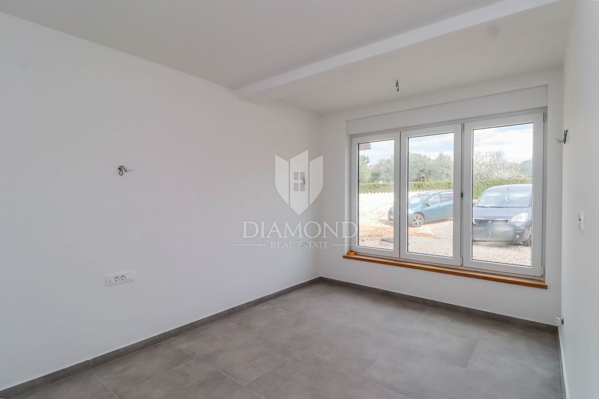 Istria, Umago, appartamento con giardino a 300 m dal mare e dalla spiaggia!