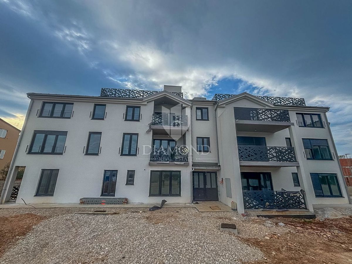 Istria, Umago, appartamento con giardino a 300 m dal mare e dalla spiaggia!