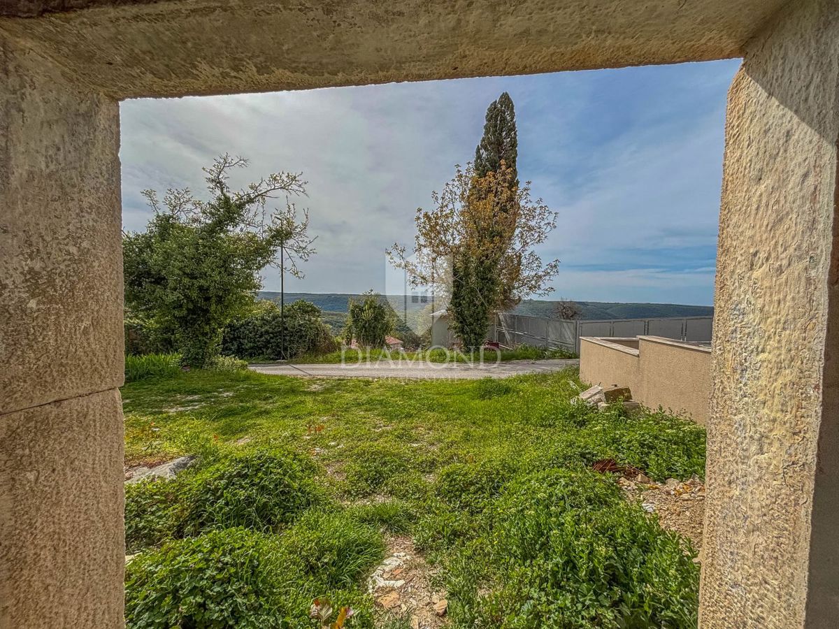 Istria, zona di Buie - casa a schiera con vista panoramica!