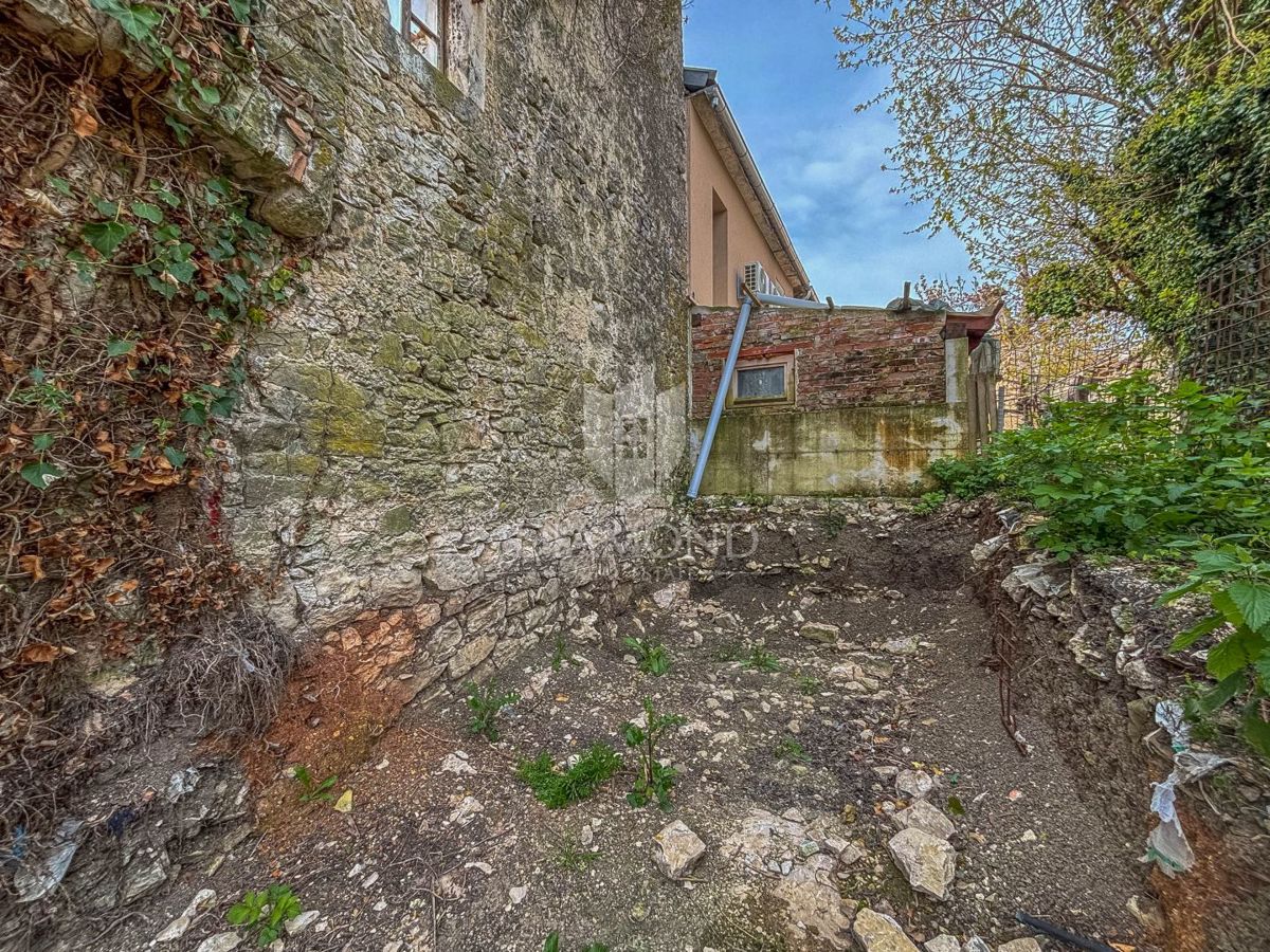 Istria, zona di Buie - casa a schiera con vista panoramica!