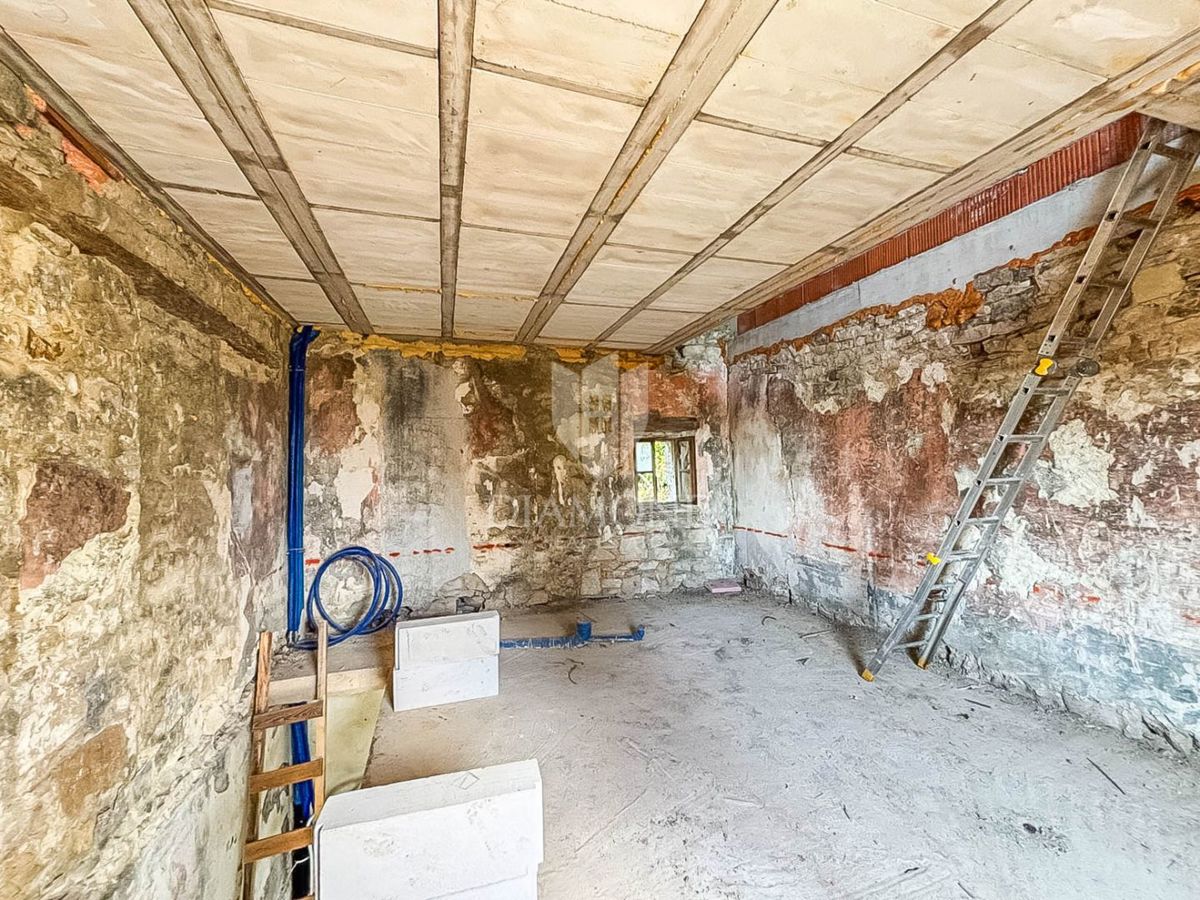 Istria, zona di Buie - casa a schiera con vista panoramica!