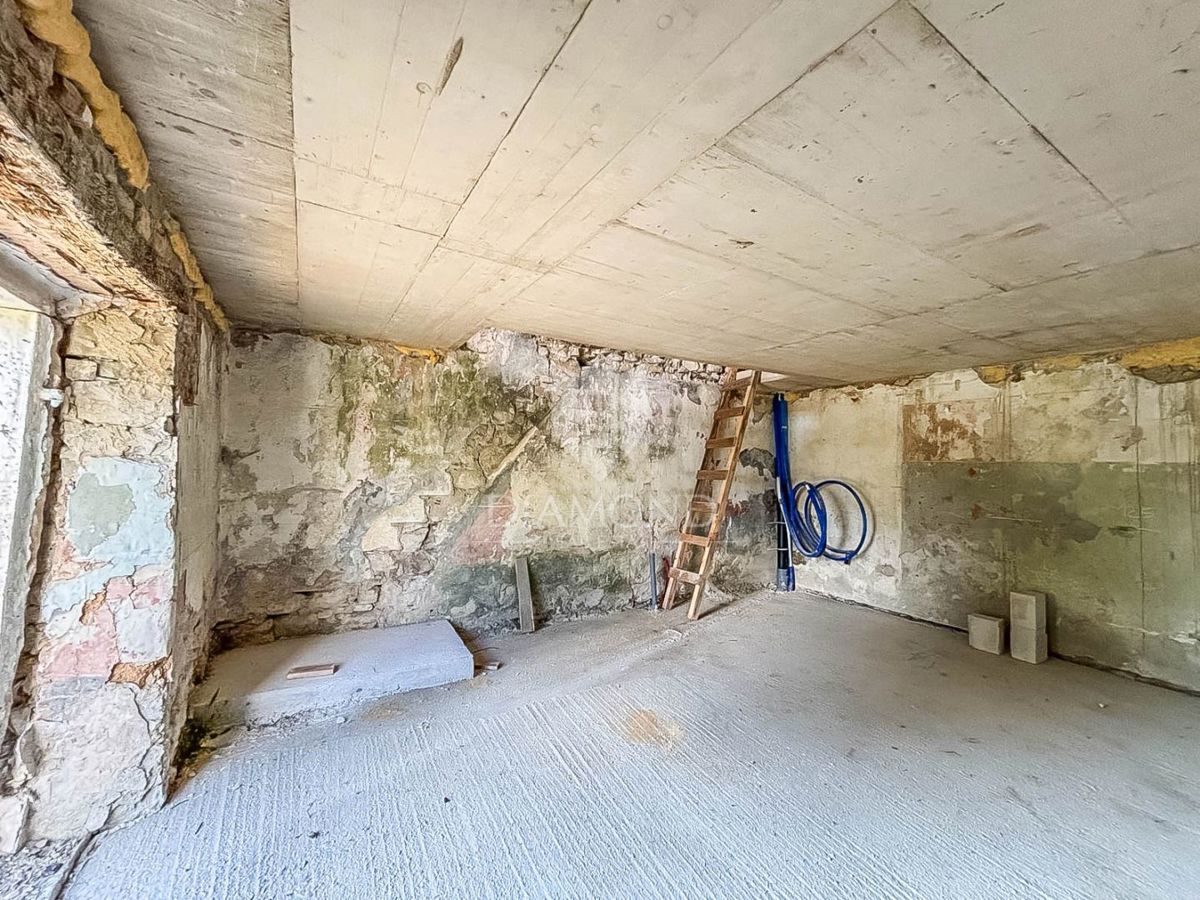 Istria, zona di Buie - casa a schiera con vista panoramica!