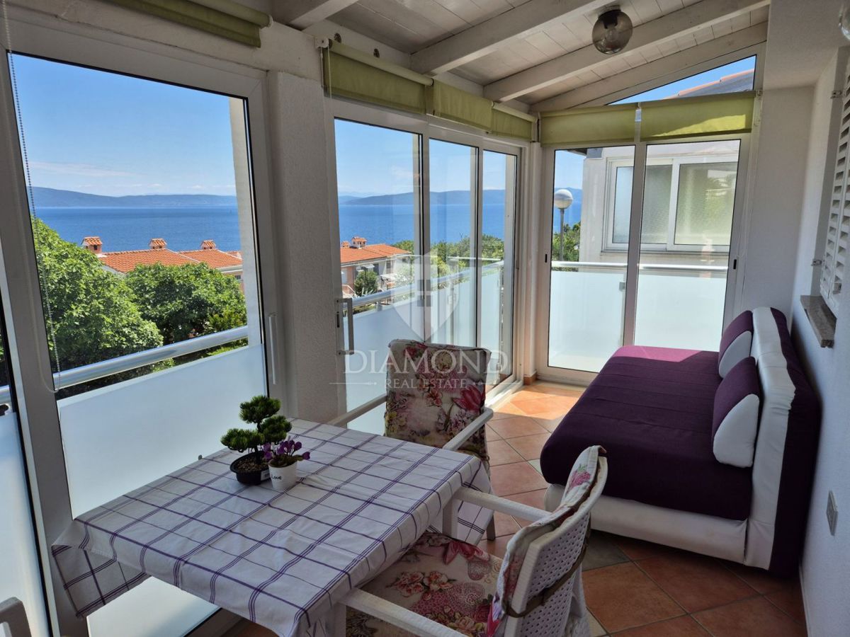 Casa con due appartamenti, vista panoramica sul mare