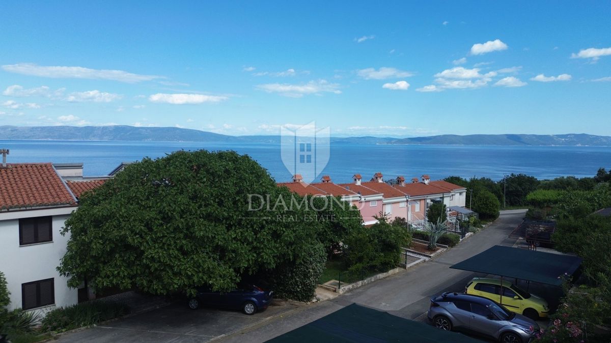 Casa con due appartamenti, vista panoramica sul mare