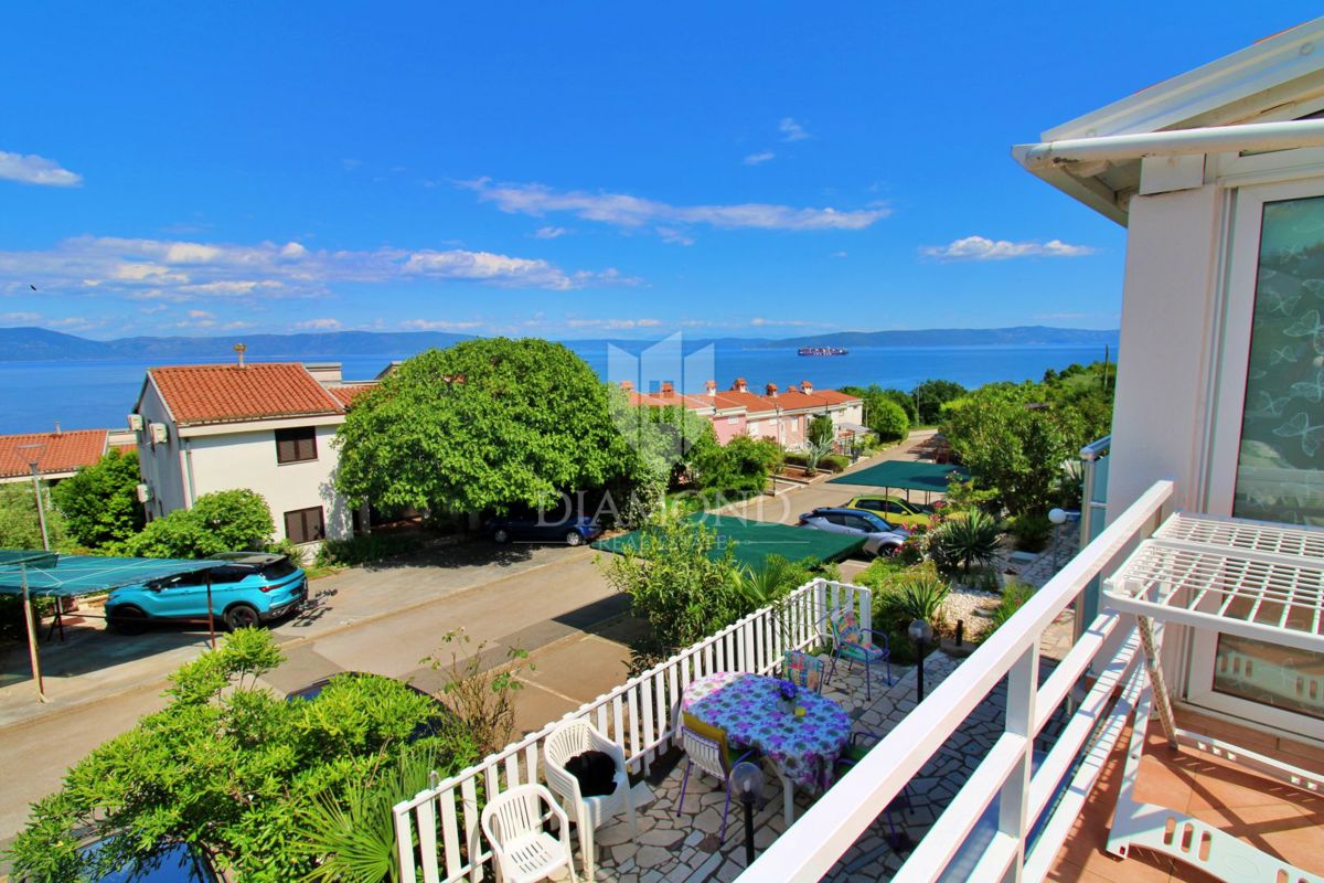 Casa con due appartamenti, vista panoramica sul mare