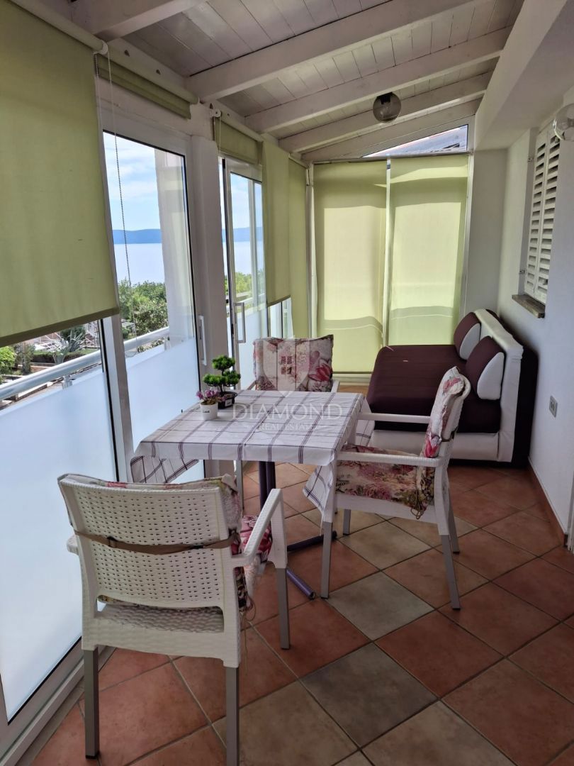 Casa con due appartamenti, vista panoramica sul mare