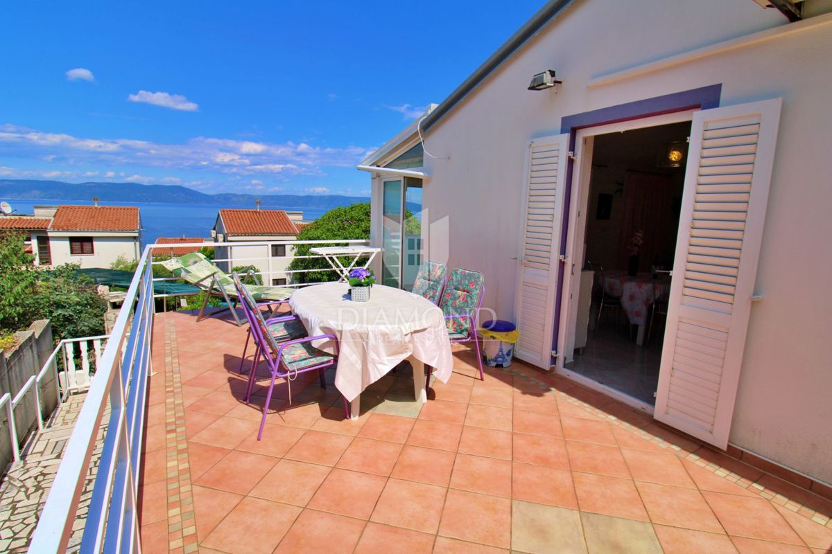 Casa con due appartamenti, vista panoramica sul mare