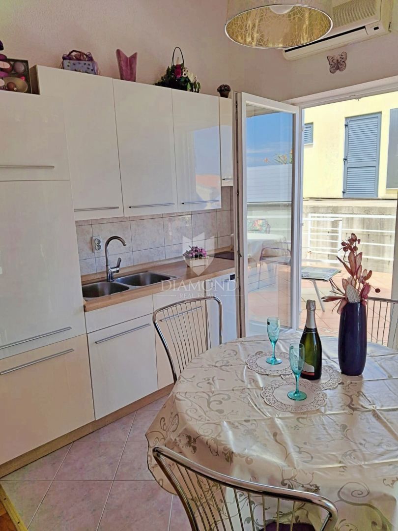 Casa con due appartamenti, vista panoramica sul mare