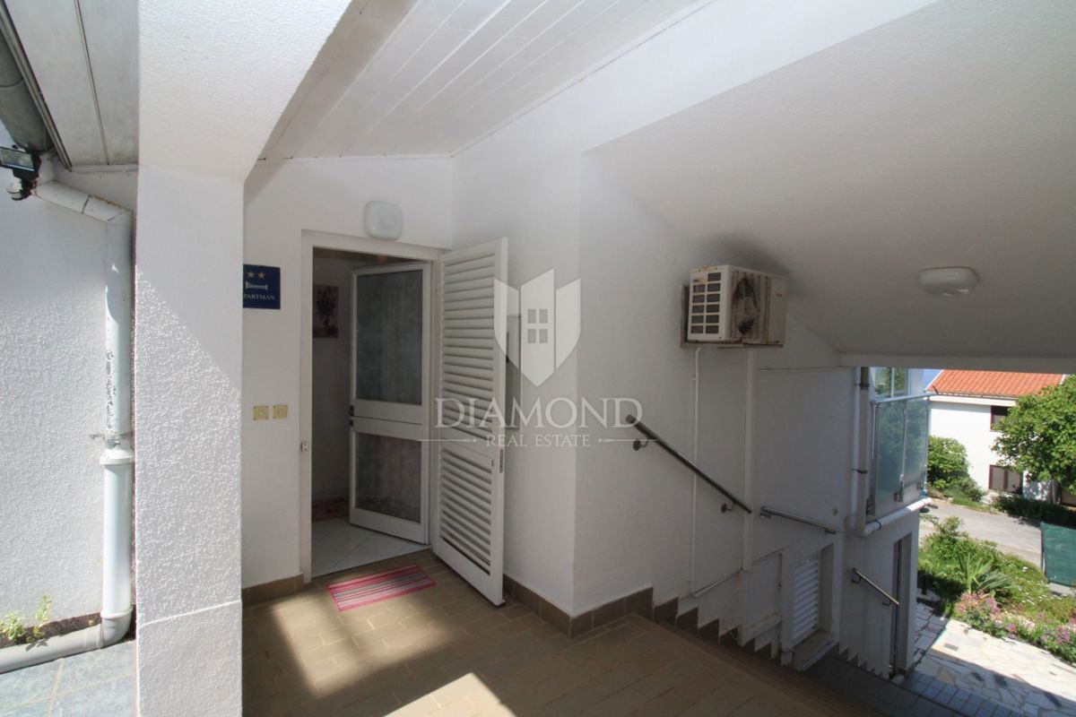 Casa con due appartamenti, vista panoramica sul mare