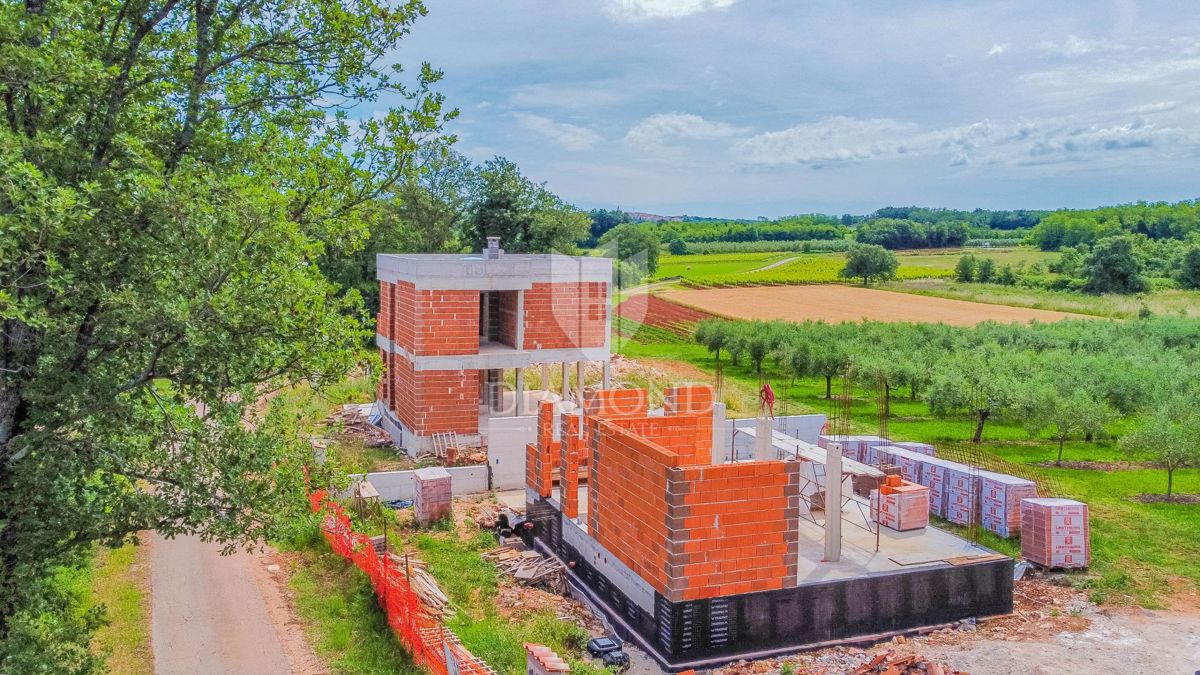 Lovrečica, dintorni! Moderna villa indipendente in costruzione!