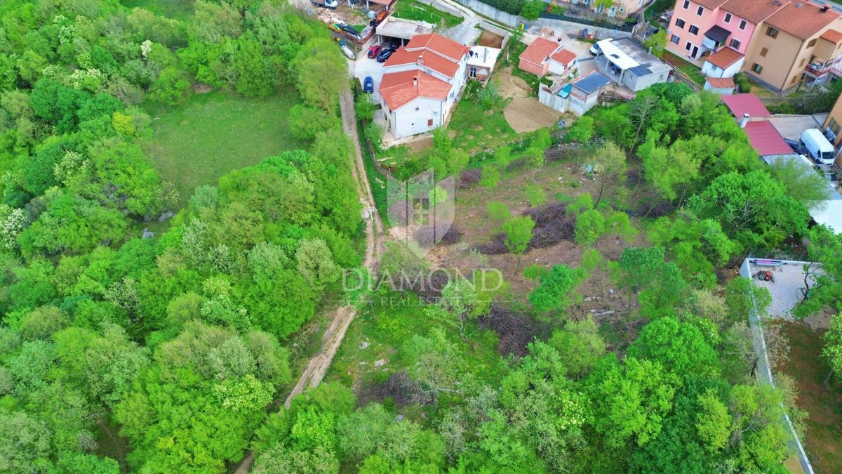 Labin, terreno edificabile a 1,5 km dal centro città