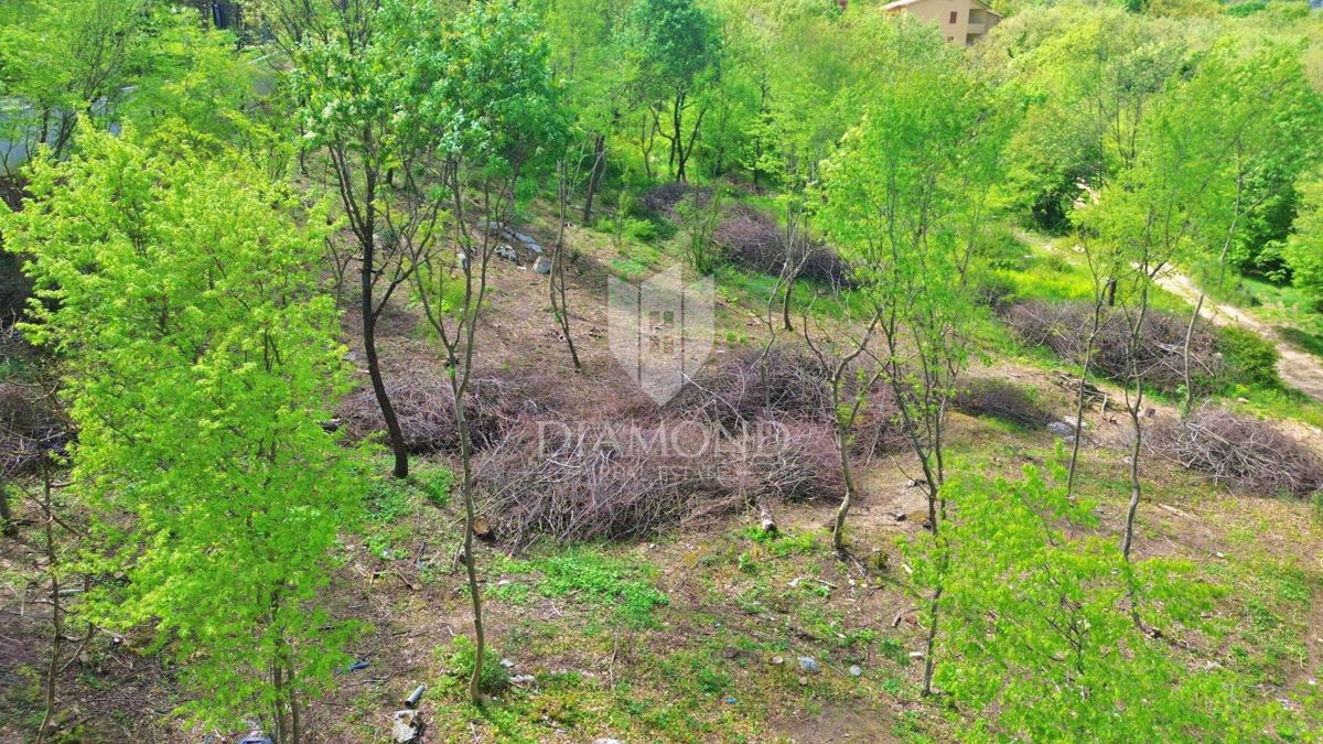 Labin, terreno edificabile a 1,5 km dal centro città