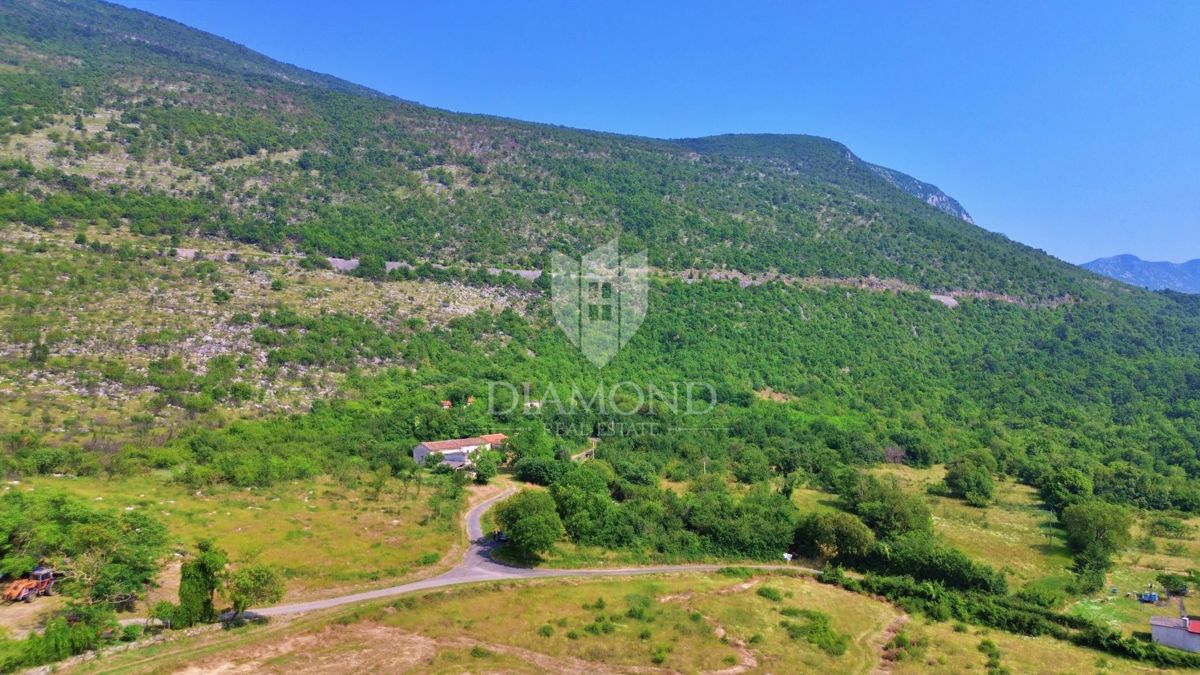 Kršan, dintorni, terreno edificabile in una bellissima posizione