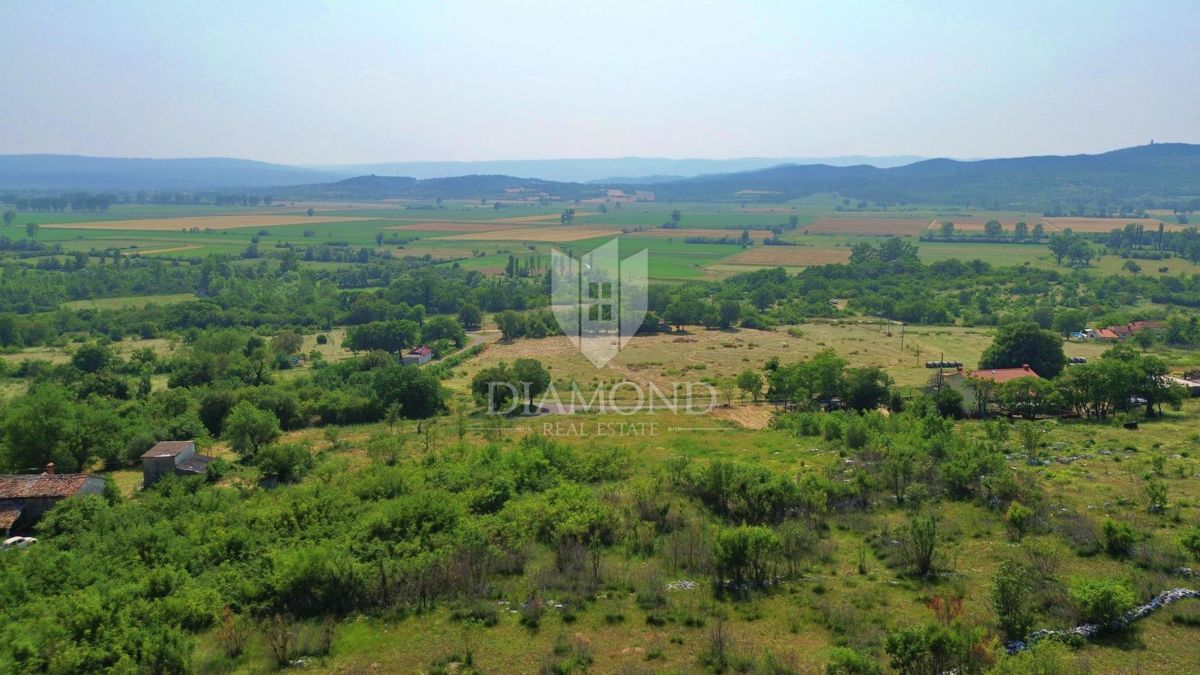 Kršan, dintorni, terreno edificabile in una bellissima posizione