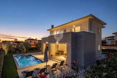 Parenzo, Dintorni: Villa moderna con piscina e vista mare