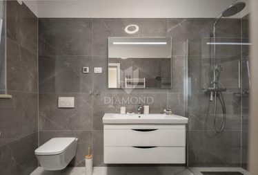 Parenzo, Dintorni: Villa moderna con piscina e vista mare