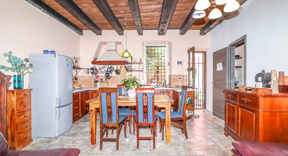 Rovigno, casa con cortile nel centro storico