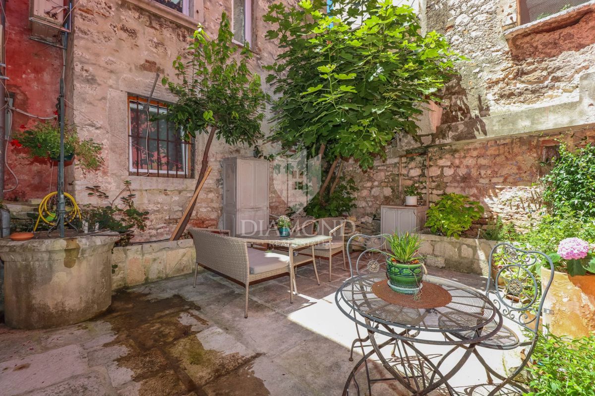 Rovigno, casa con cortile nel centro storico