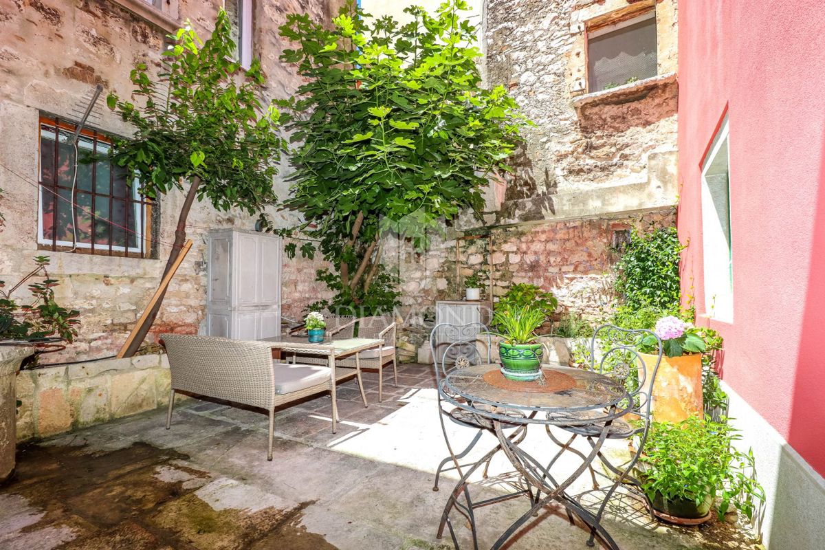 Rovigno, casa con cortile nel centro storico