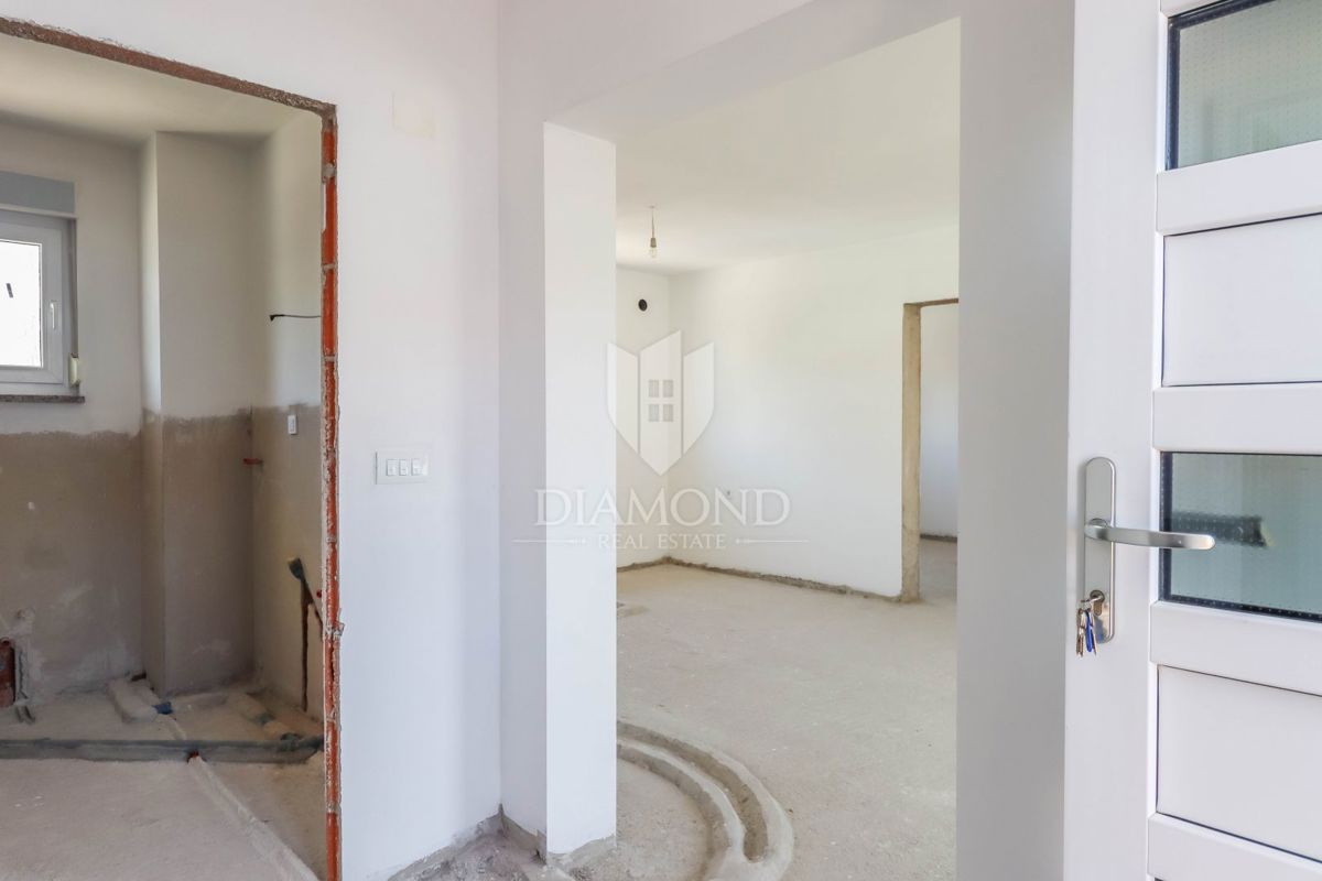 Rovigno! Una nuova casa con piscina in posizione privilegiata!