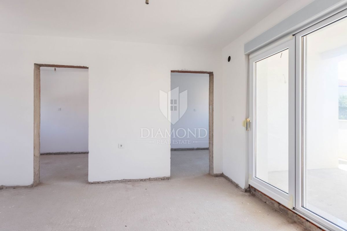 Rovigno! Una nuova casa con piscina in posizione privilegiata!