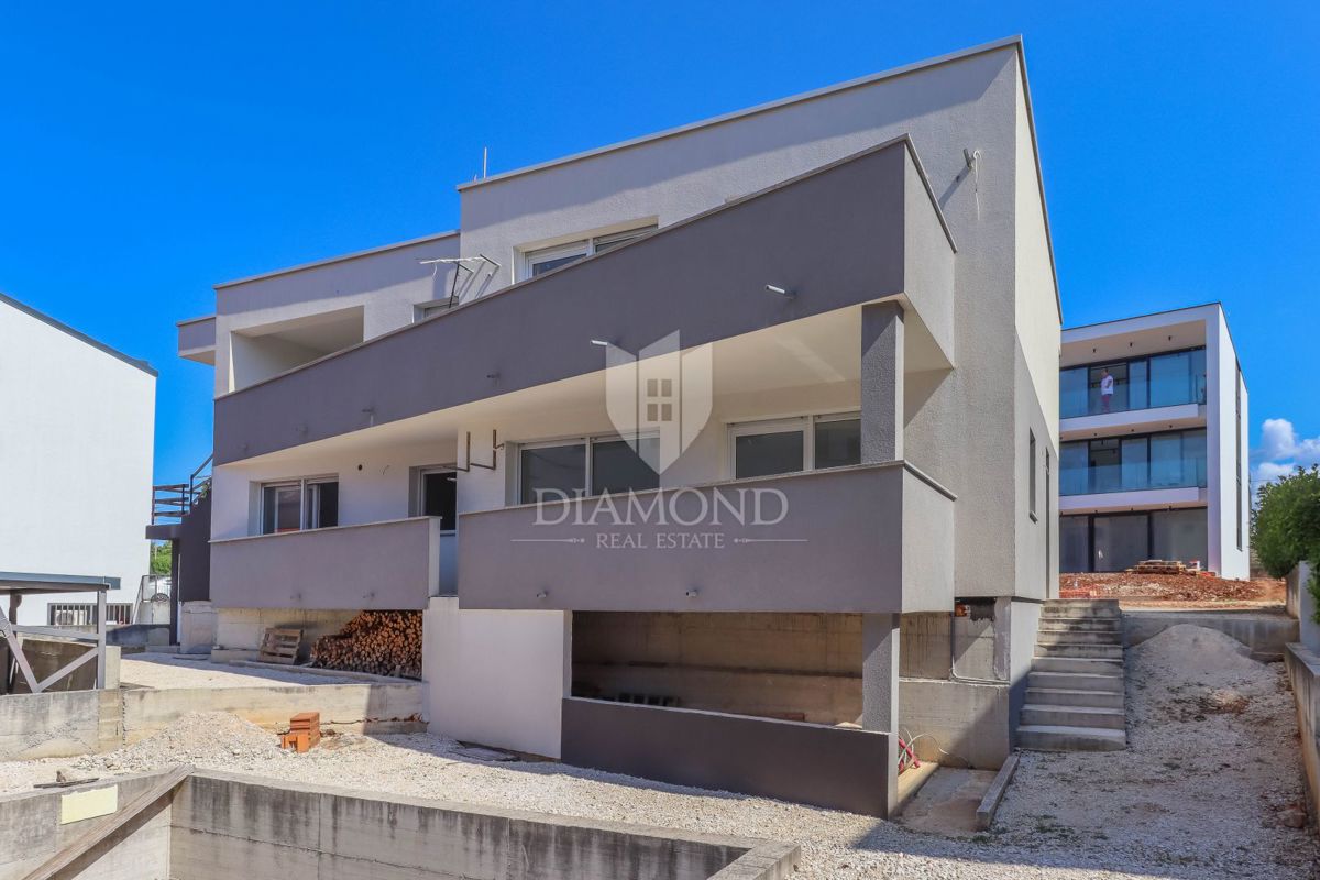 Rovigno! Una nuova casa con piscina in posizione privilegiata!