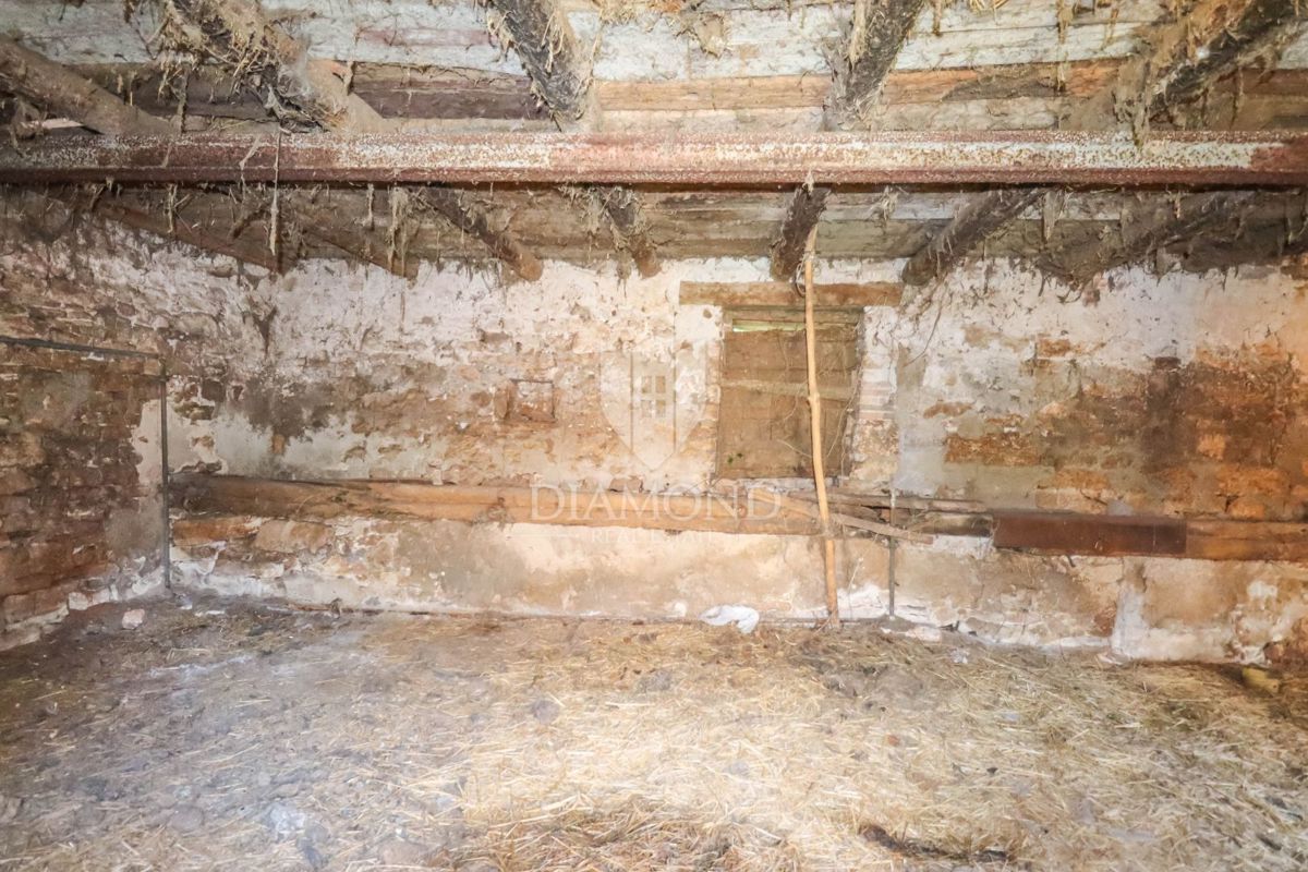 Case in pietra da ristrutturare vicino al centro di Dignano