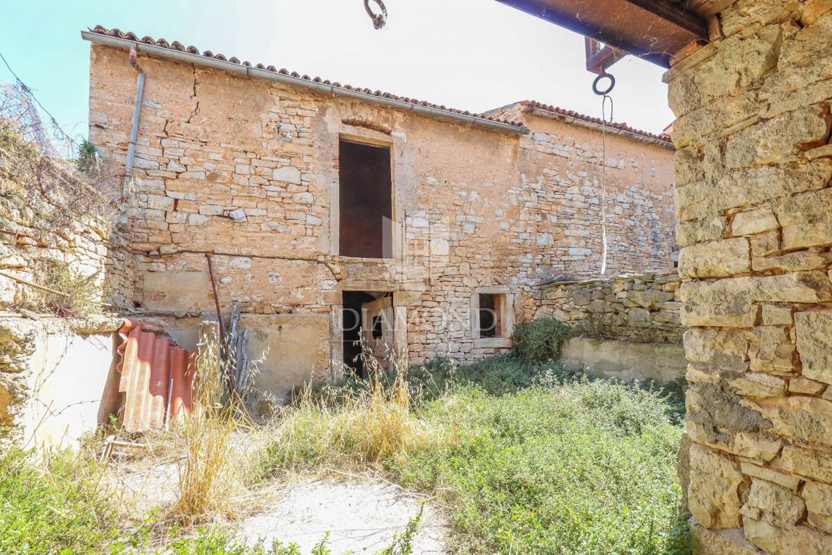 Case in pietra da ristrutturare vicino al centro di Dignano