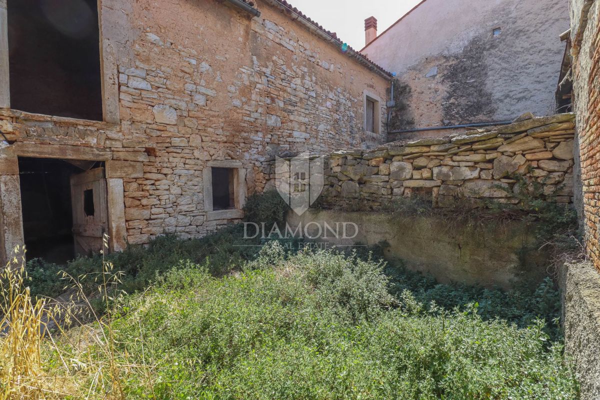 Case in pietra da ristrutturare vicino al centro di Dignano