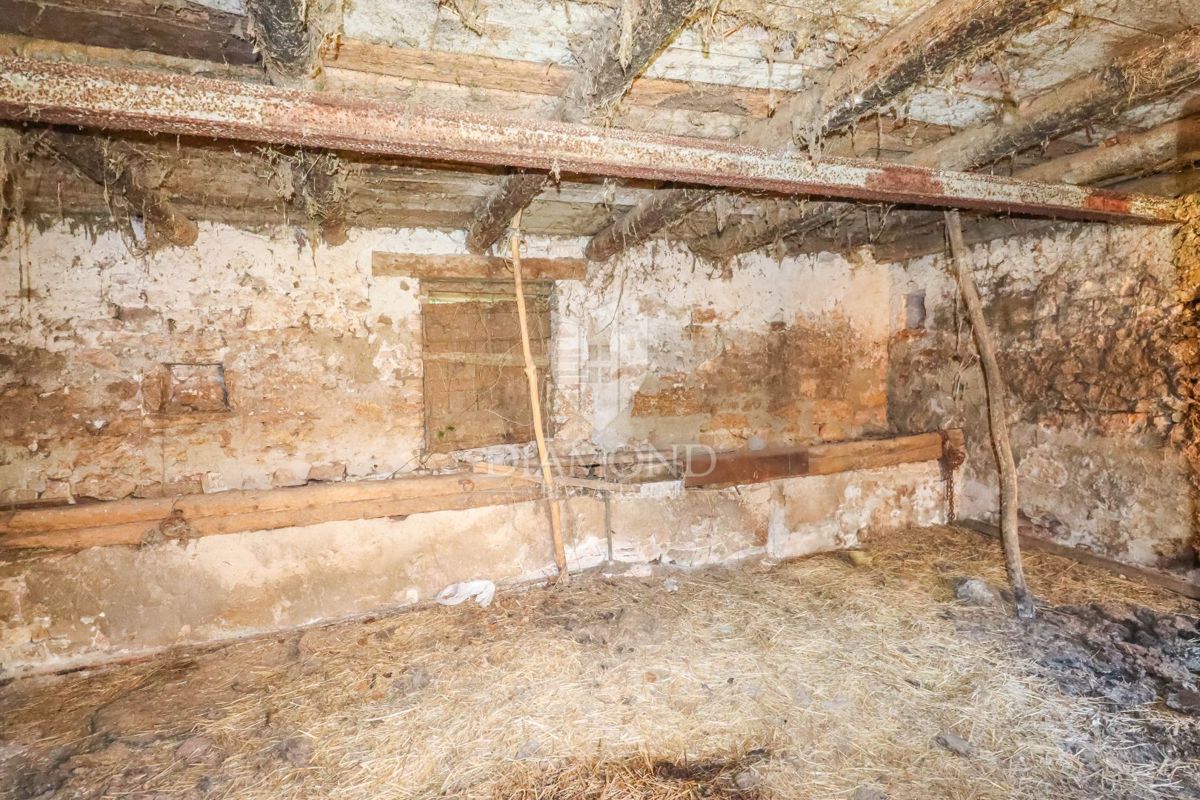 Case in pietra da ristrutturare vicino al centro di Dignano