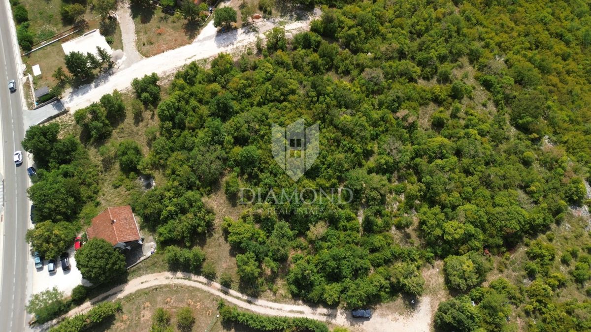 Labin, dintorni, terreno edificabile in posizione privilegiata