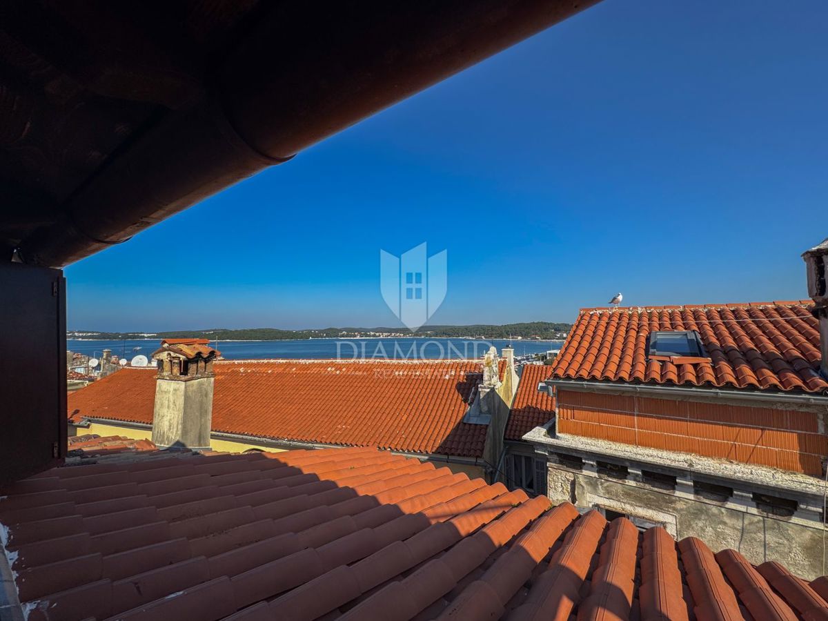 Appartamento duplex nel centro con vista mare