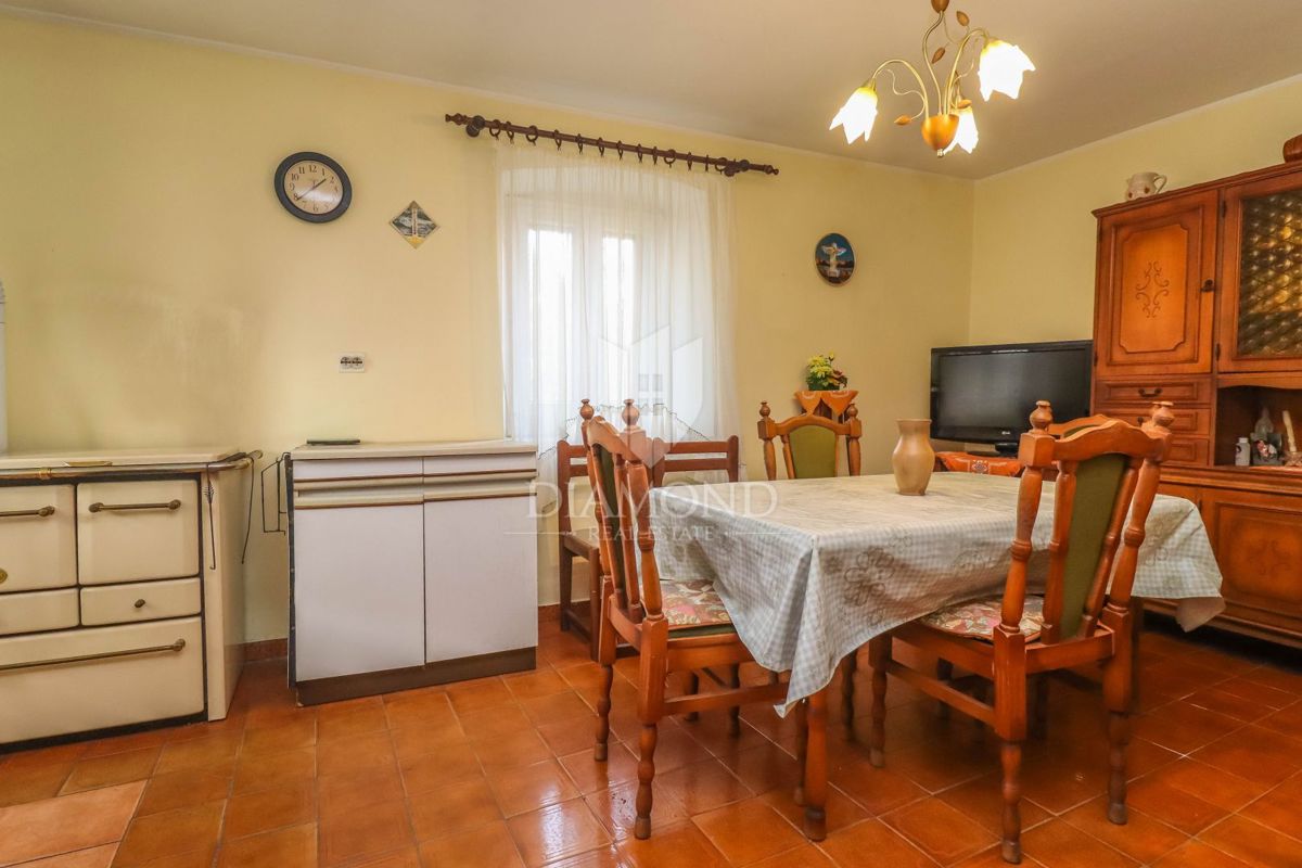 Tenuta istriana con più edifici vicino a splendide spiagge