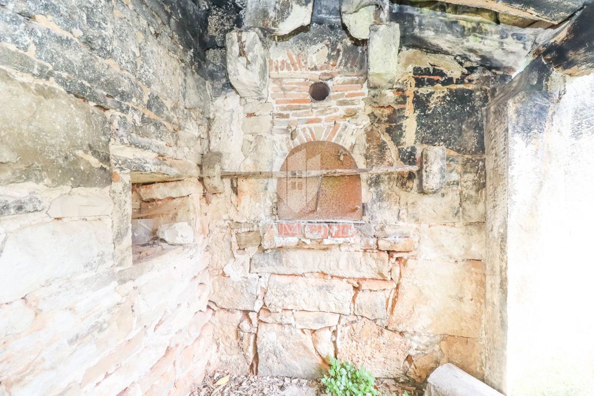 Tenuta istriana con più edifici vicino a splendide spiagge