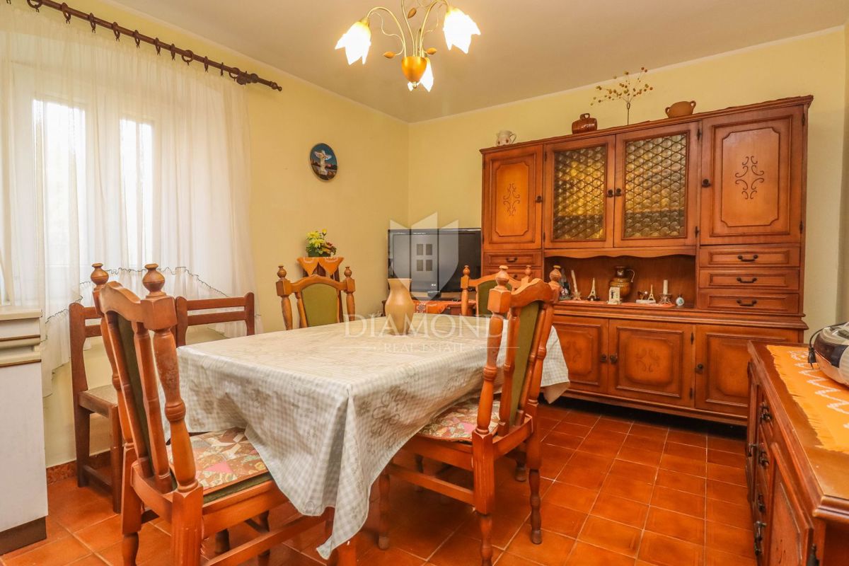 Tenuta istriana con più edifici vicino a splendide spiagge