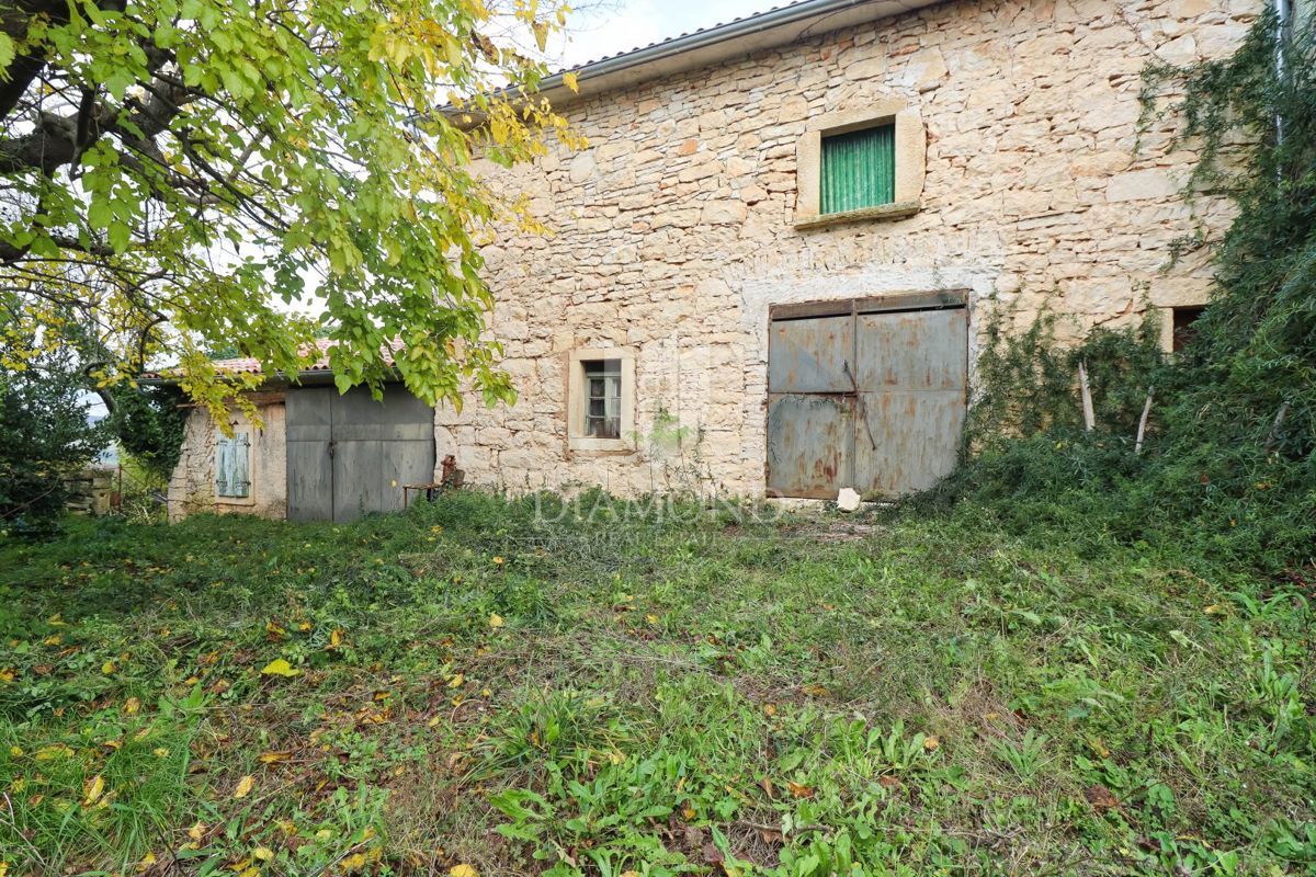 Tenuta istriana con più edifici vicino a splendide spiagge